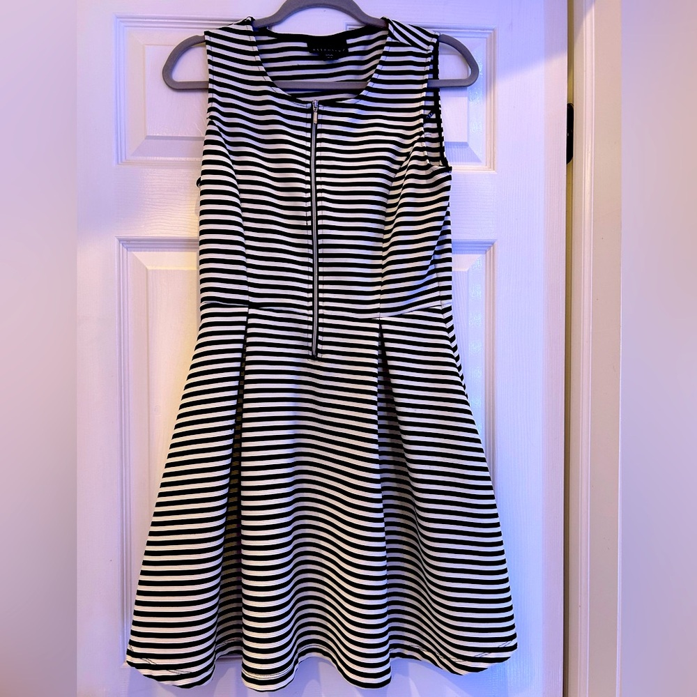 Black and white stripped zip up dress